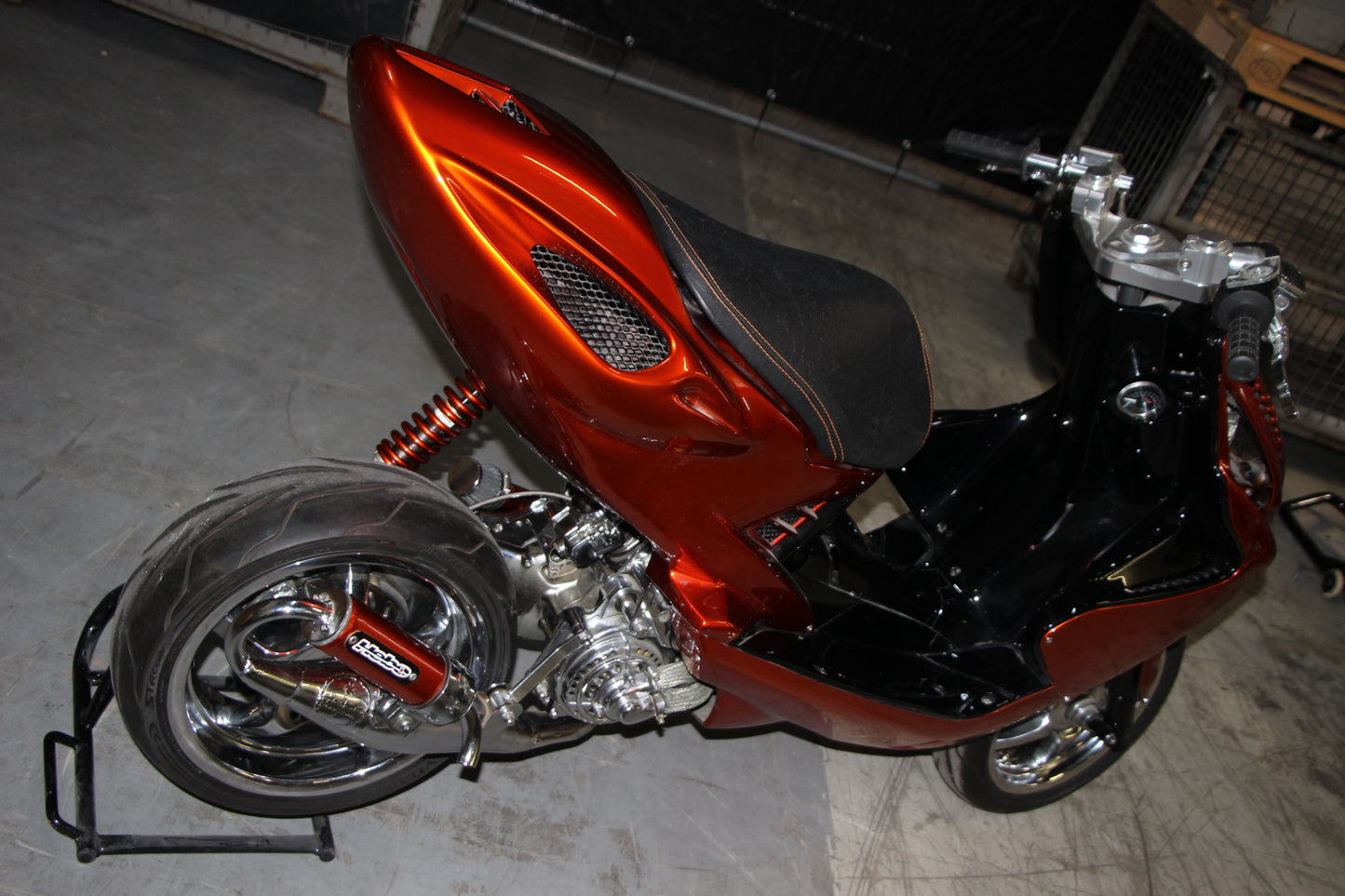 Yamaha Aerox interiør metalisk sort
