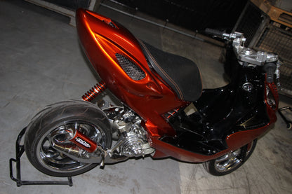Yamaha Aerox interiør metalisk sort
