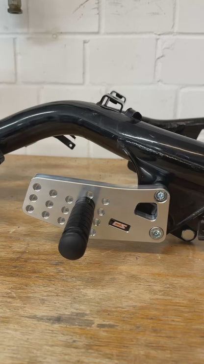 Yamaha Jog Fußrasten - CNC Fußrastenanlage